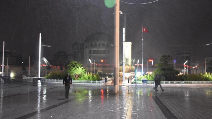 İstanbulda yağmur etkili oluyor