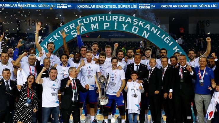 Anadolu Efes kupasını aldı