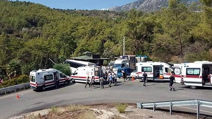 Tur otobüsü yan yattı, yaralılar var