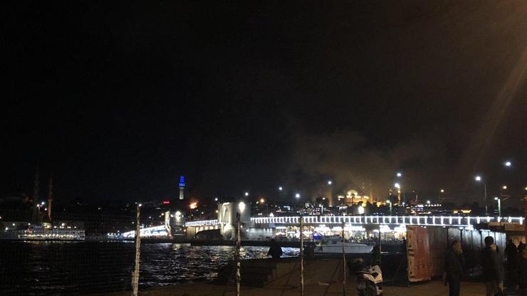 Son dakika... Eminönünde yangın