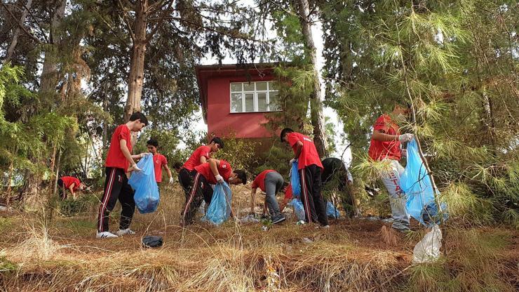 Gönüllü temizlik elçileri Kadirlide temizlik kampanyası başlattı