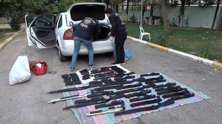 Polisin durdurduğu otomobilden cephanelik çıktı