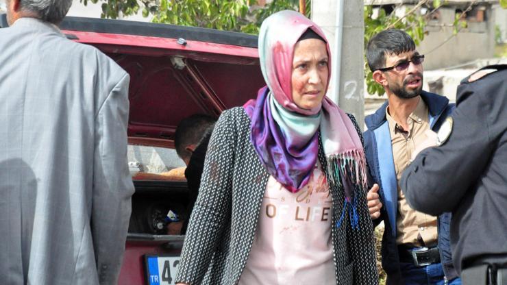Boşanma davası çıkışı eşi, çocukları ve kayınvalidesine taşla saldırdı