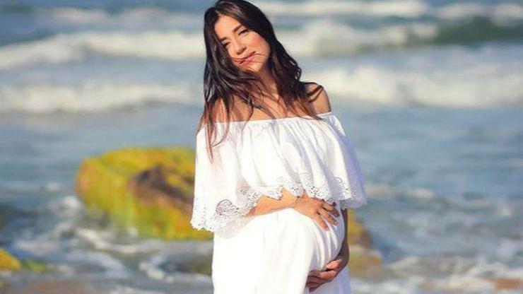 Şarkıcı Banu Parlak anne oldu
