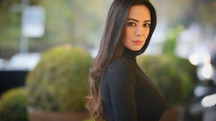 Merve Seviden ilginç bacak pozu