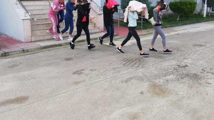 Fuhuş şüphelisi 31 yabancı uyruklu kadın, sınır dışı edildi