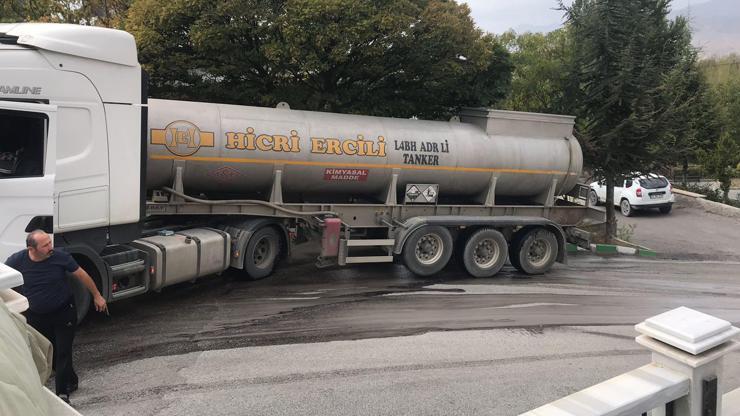 Erzincanda tankerden yola dökülen asit korkuttu