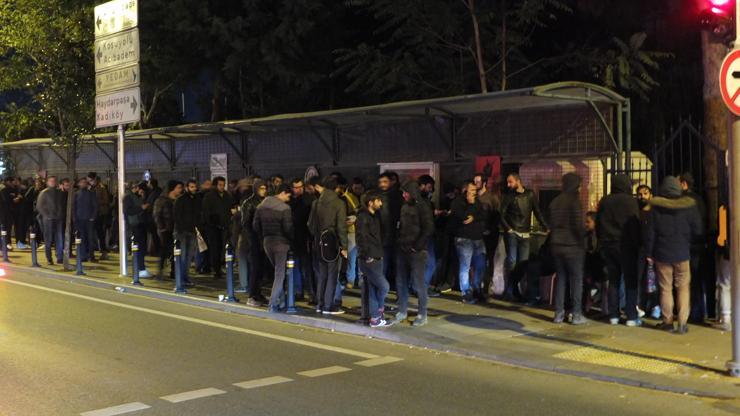 İstanbulda gece yarısı bedelli kuyruğu