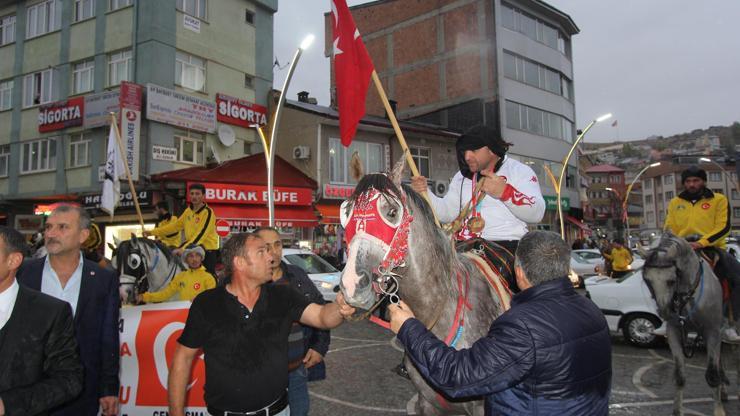 Dünya Bilek Güreşi Şampiyonu Başarana coşkulu karşılama