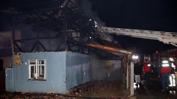 Kalorifer kazanı patladı, ardiye alev alev yandı