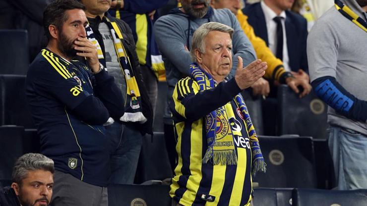 Cocu gitti tribünler dağıldı