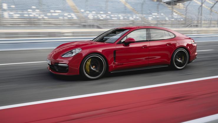 Panamera ailesine iki yeni model ekledi