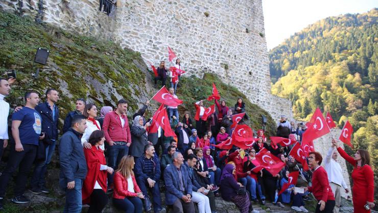 En görkemli kalede horonlu Cumhuriyet kutlaması