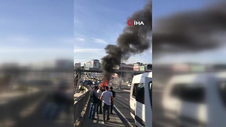 Son dakika... E-5de araç alev aldı Trafik durdu