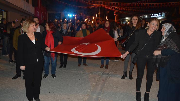 Köylülerden fener alayı korteji