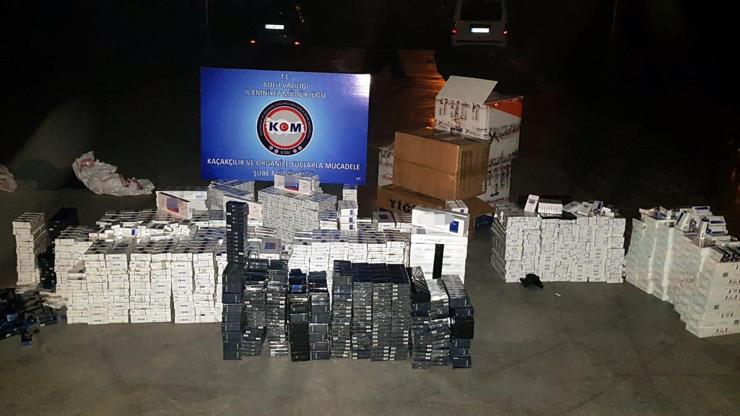 Kargo firmasına ait TIRda, 10 bin 120 paket kaçak sigara ele geçti