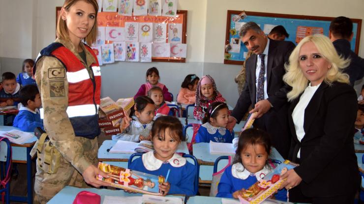 Diriliş Gençlik Federasyonu, 1 milyon çocuğa oyuncak dağıttı
