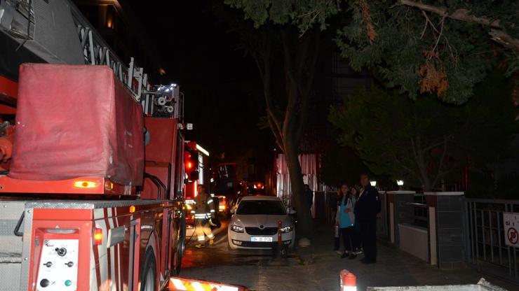 Kadıköyde 15 katlı binada korkutan yangın
