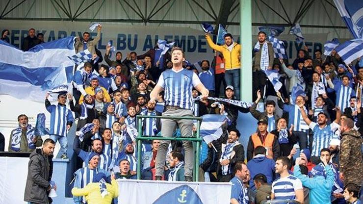 Amigo Kıvanç tribünde