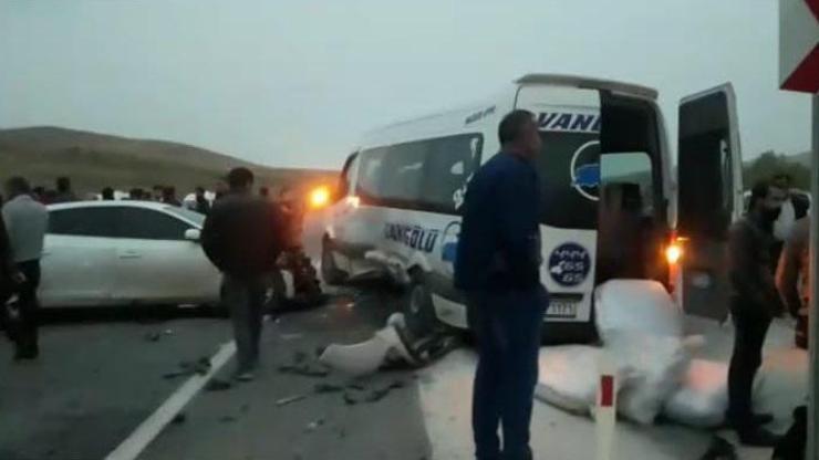 Van-Hakkari Karayolunda kaza: 19 yaralı
