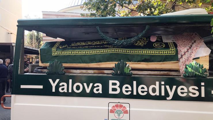 Balkondan çarşafla inerken düşüp ölen kadın, toprağa verildi
