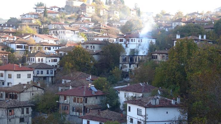 Ahşap ev küle döndü, alevlerin arasında kalan garson öldü