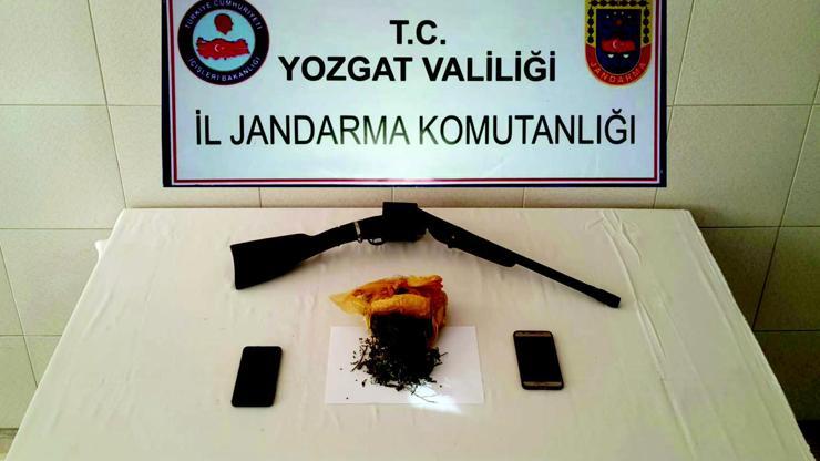 400 gram kubar esrarı taşın altına saklarken yakalandı