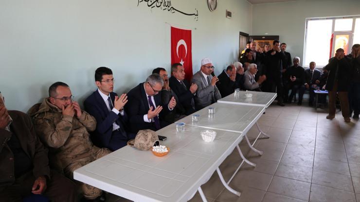 Muş Valisi ve Milletvekilinden şehidin ailesine teziye ziyareti