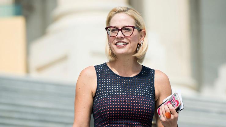 Kyrsten Sinema, Arizonanın ilk kadın senatörü oldu