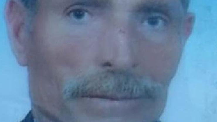 Şizofreni hastası kız kardeşini orakla öldürdü