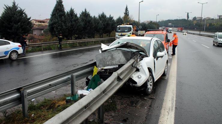 Otomobil bariyere çarptı: Sürücü ve kızı yaralı