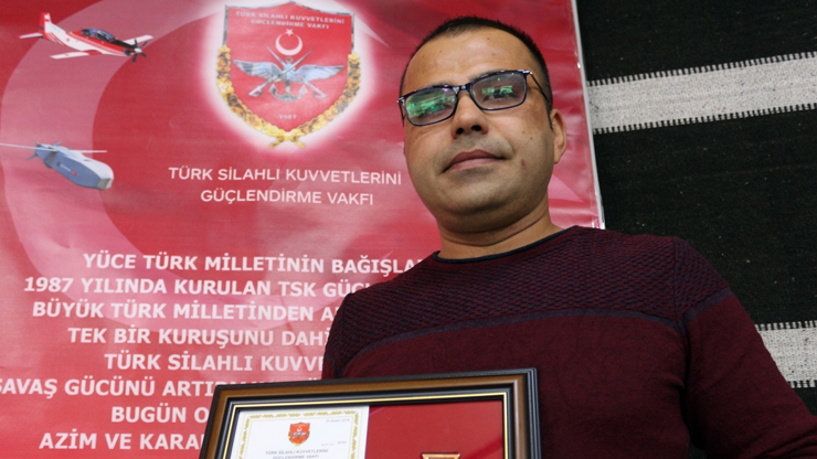 Dedesinin vasiyetini gerçekleştirdi, madalya aldı