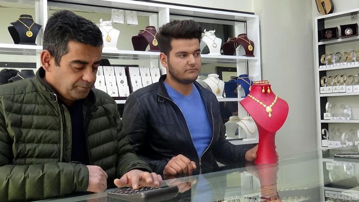 Müşteri gibi gelip, bilezik çaldılar