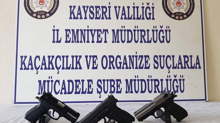 Ruhsatsız silahla yakalanan 2 kişiye gözaltı