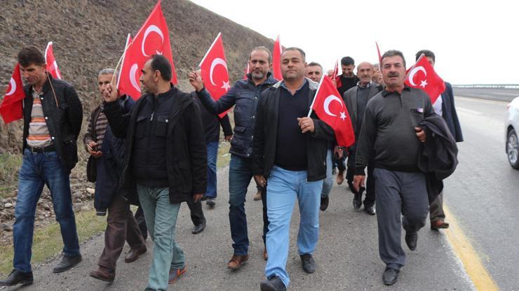 Mahkeme kararına rağmen işlerine dönemeyen işçiler, Valiliğe yürüdü