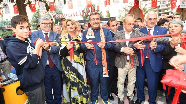 Başkan Çetin kendi açtığı tesiste ilk maçı yaptı