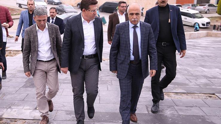 Vali Karahandan ödüllü kütüphaneyi beğendi
