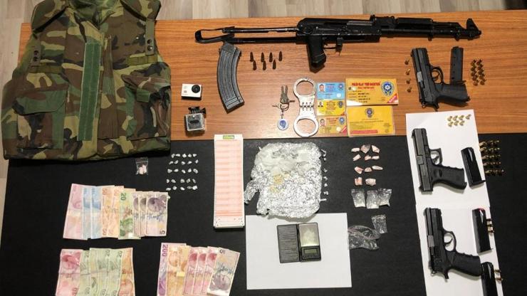 İstanbul’da narkotik baskınından adeta cephanelik çıktı
