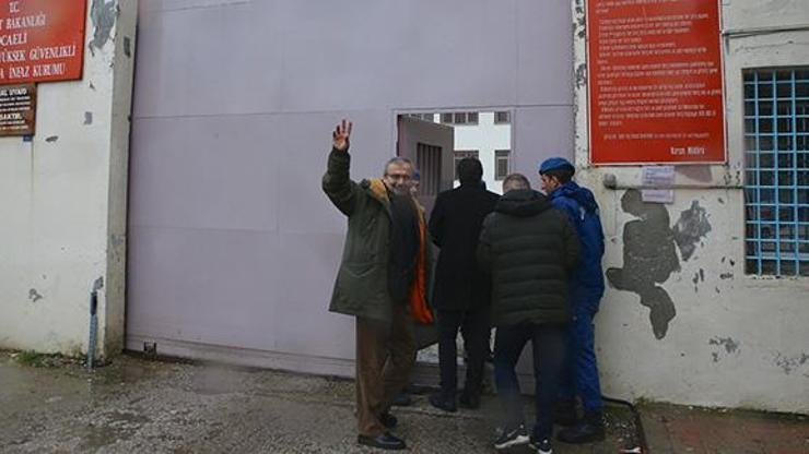 Sırrı Süreyya Önder cezaevine teslim oldu