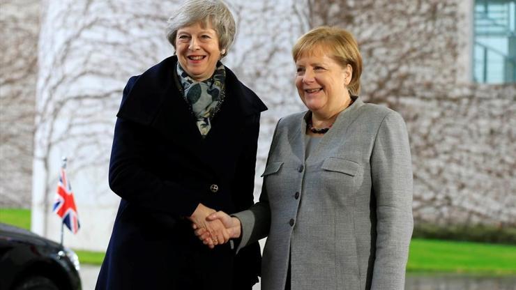 May, Merkelden destek isteyecek