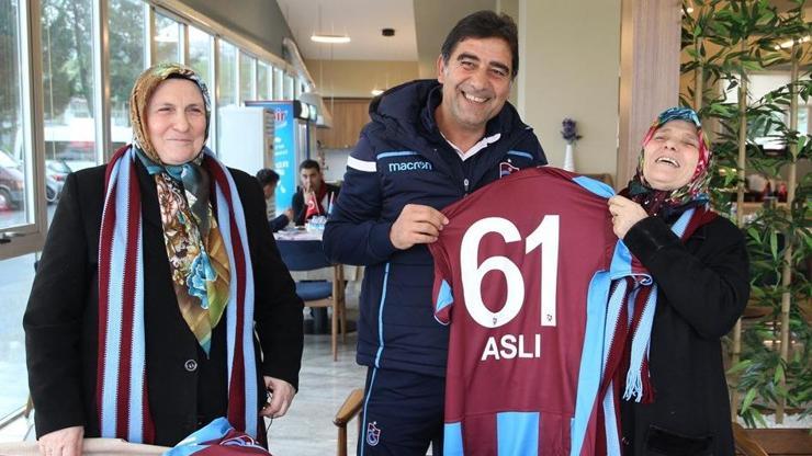 Fanatik Trabzonsporlu kız kardeşler