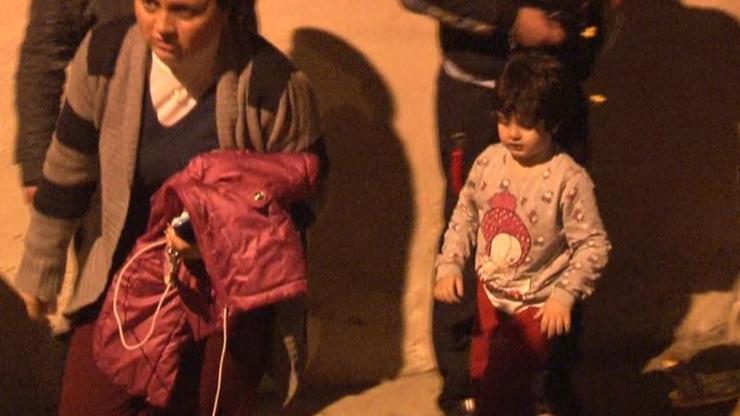 İstinat duvarı evin üzerine yıkıldı