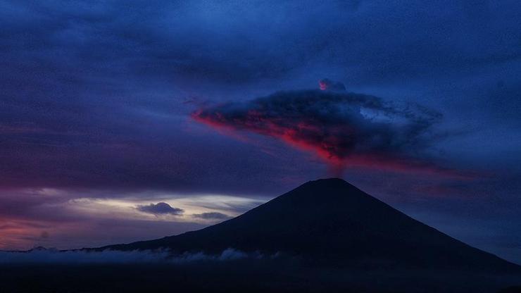 Balide Agung Yanardağında patlama