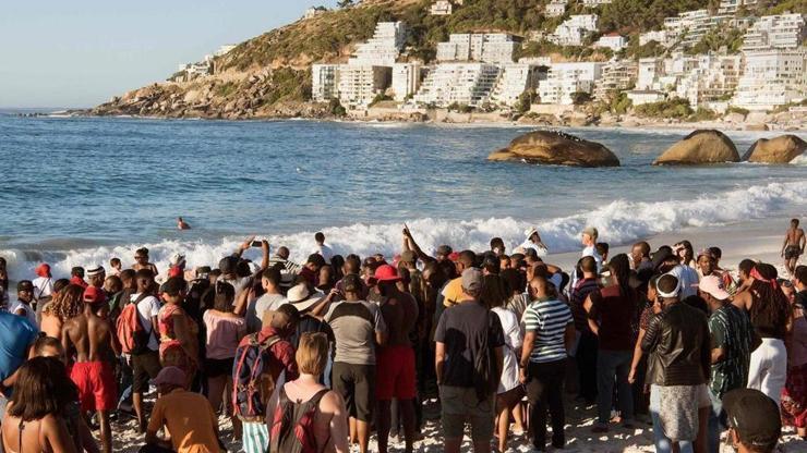 Güney Afrika’da “Apartheid” hortladı