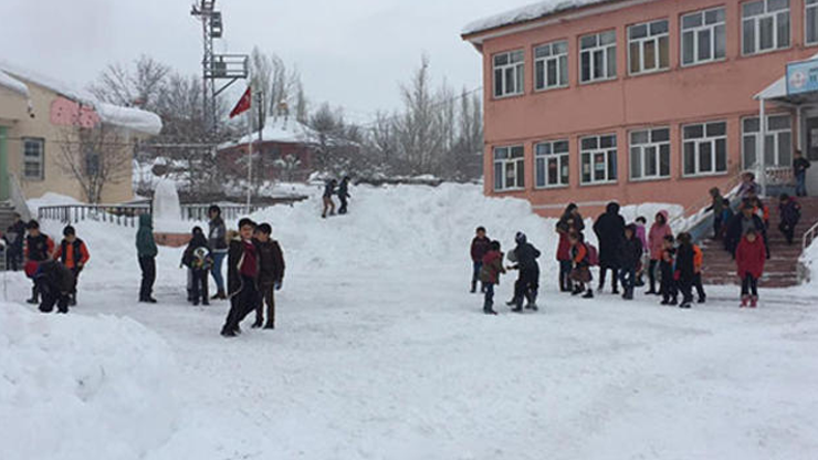 Son dakika: Bingölün Karlıova ilçesinde okullar tatil edildi