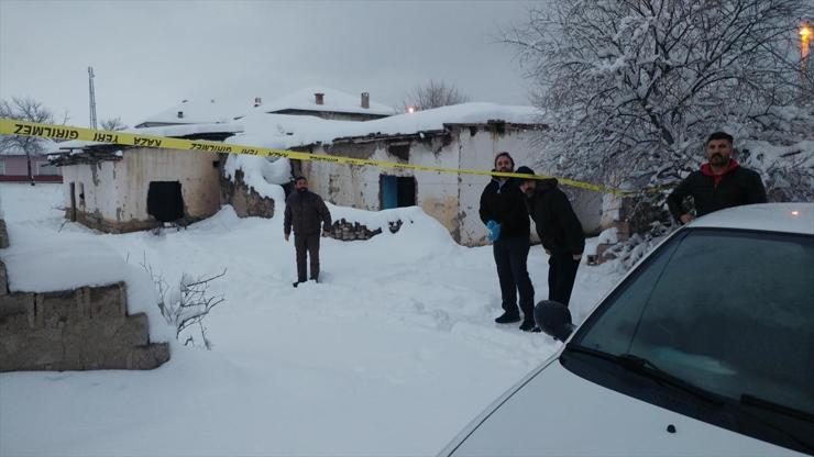 Metruk evde 2 el bombası bulundu