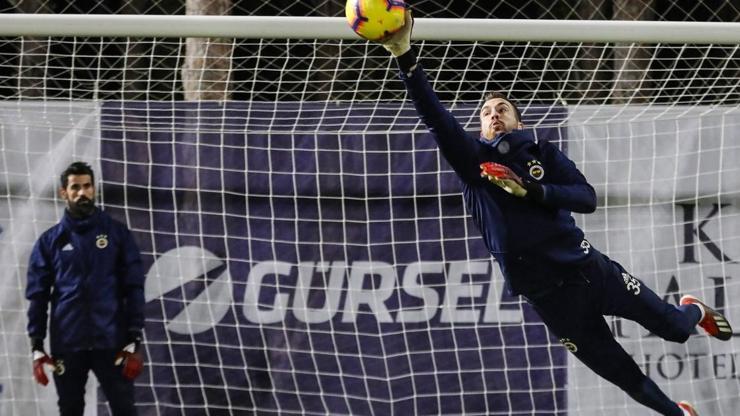 Fenerbahçeye kalecilerinden kötü haber