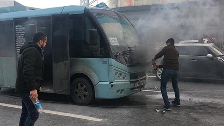 Son dakika: E-5te yolcu minibüsü alev aldı