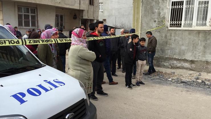 Eşini bıçaklayan koca, olaya şahit olan oğluna sarılıp helallik istemiş