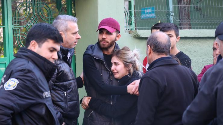 Sağlık personeli cami tuvaletinde altın vuruş yaptı